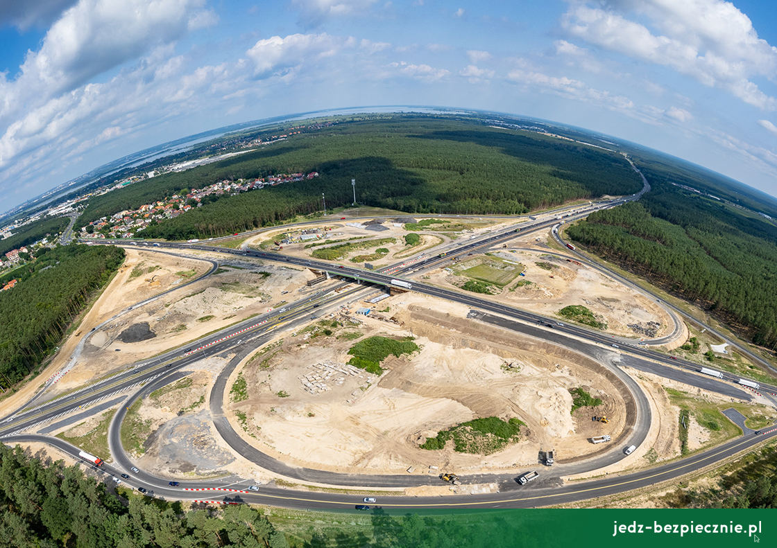 Polskie drogi - Autostrady w Polsce - udostępnione do ruchu, remonty, budowa, w planach do 2035 roku